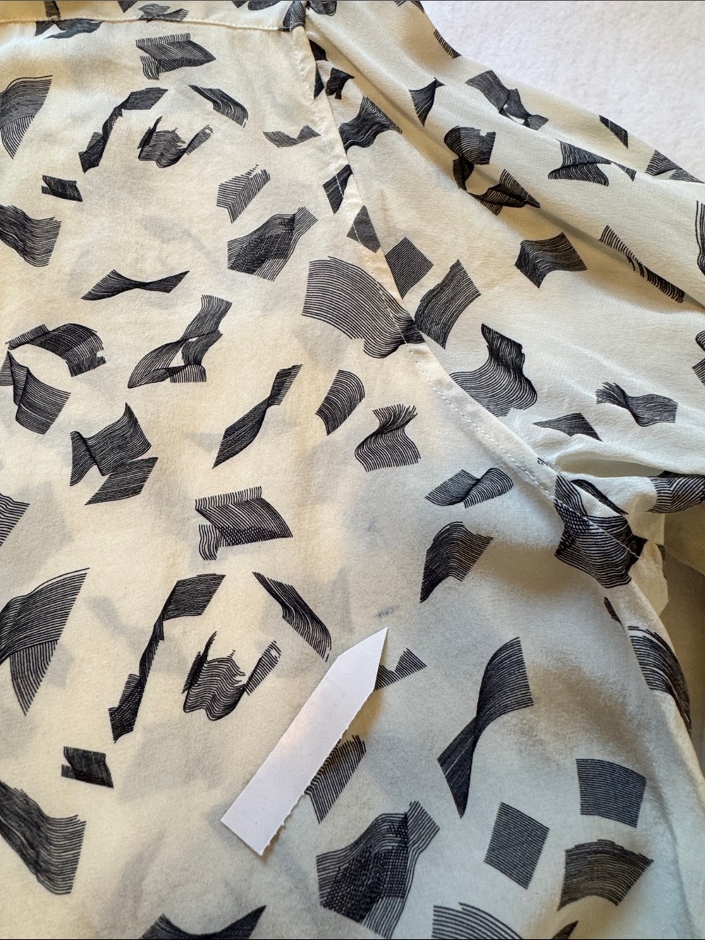 Everlane 100% Silk Abstract Print Button Front Blouse Large Ivory Gray - Picture 8 of 9